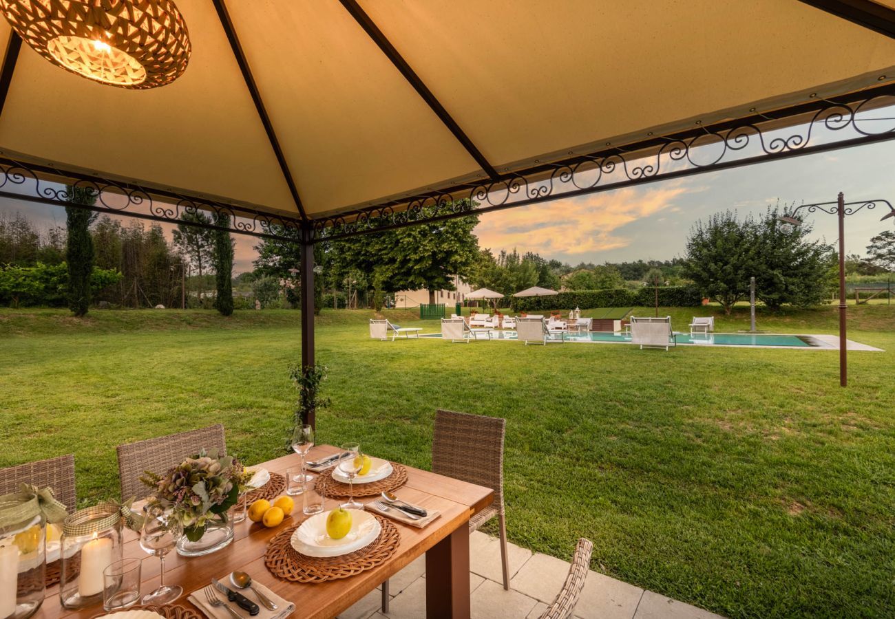 Villa a Gragnano - Villa Papari, Smart Convenient Farmhouse on the Lucca Hills