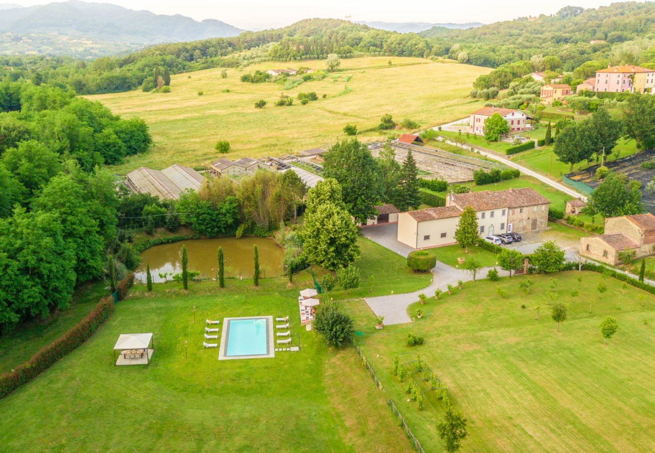 Villa a Gragnano - Villa Papari, Smart Convenient Farmhouse on the Lucca Hills