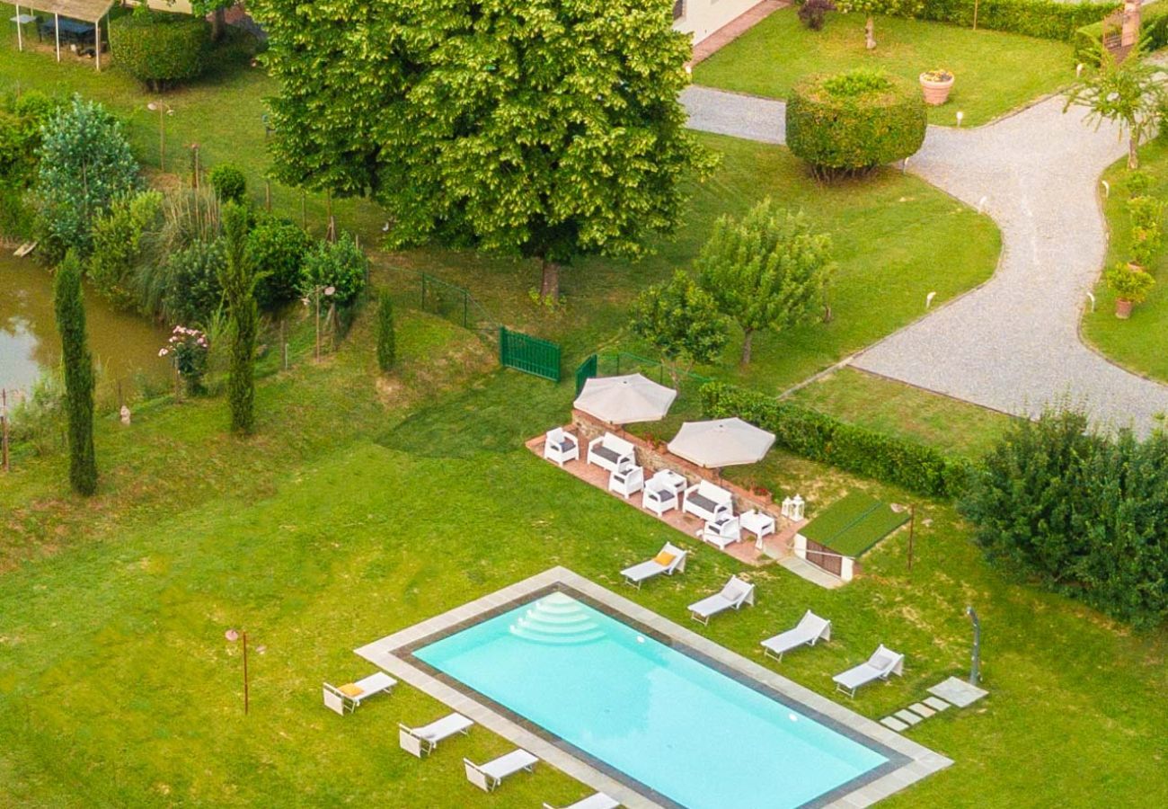 Villa a Gragnano - Villa Papari, Smart Convenient Farmhouse on the Lucca Hills