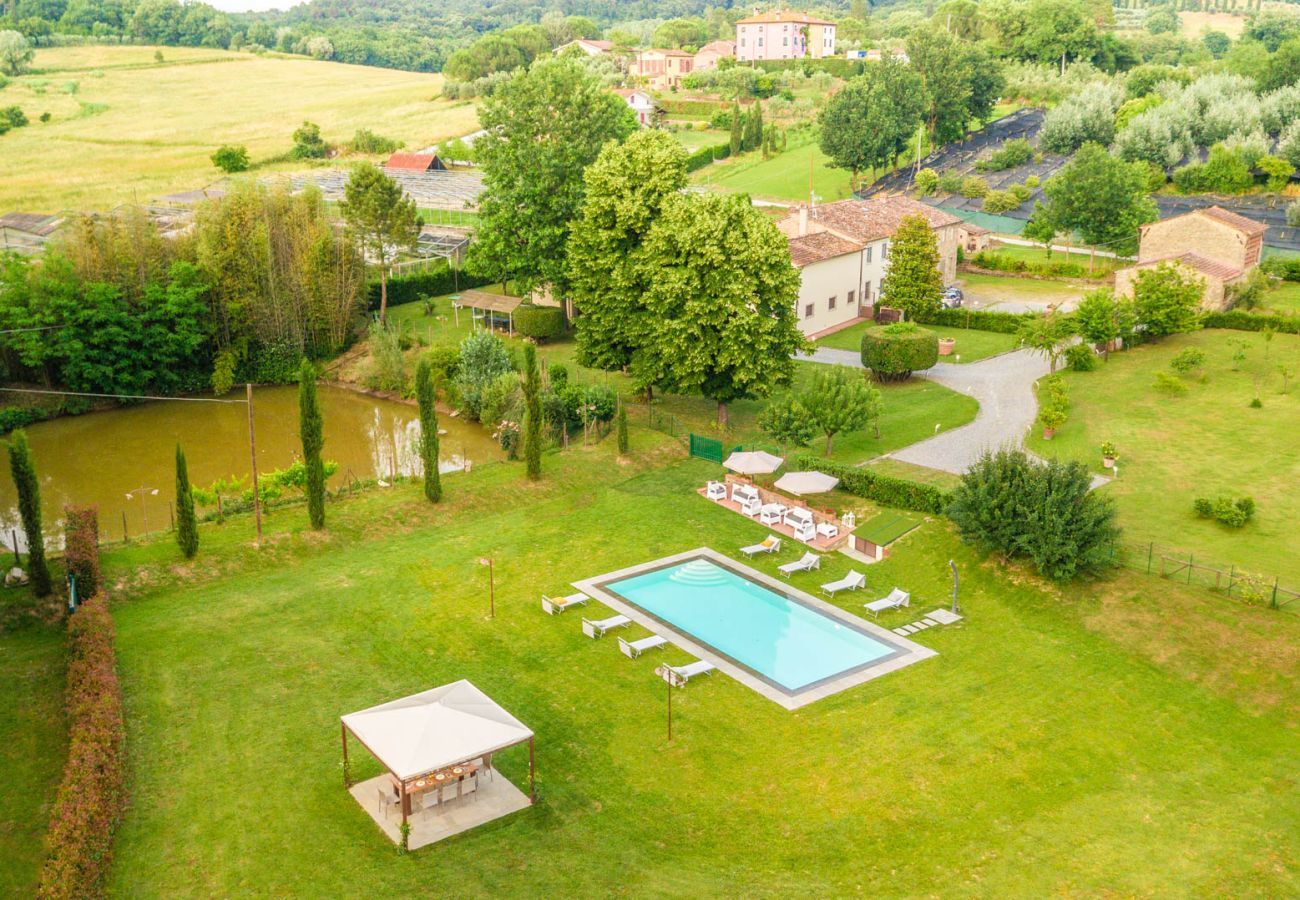 Villa a Gragnano - Villa Papari, Smart Convenient Farmhouse on the Lucca Hills