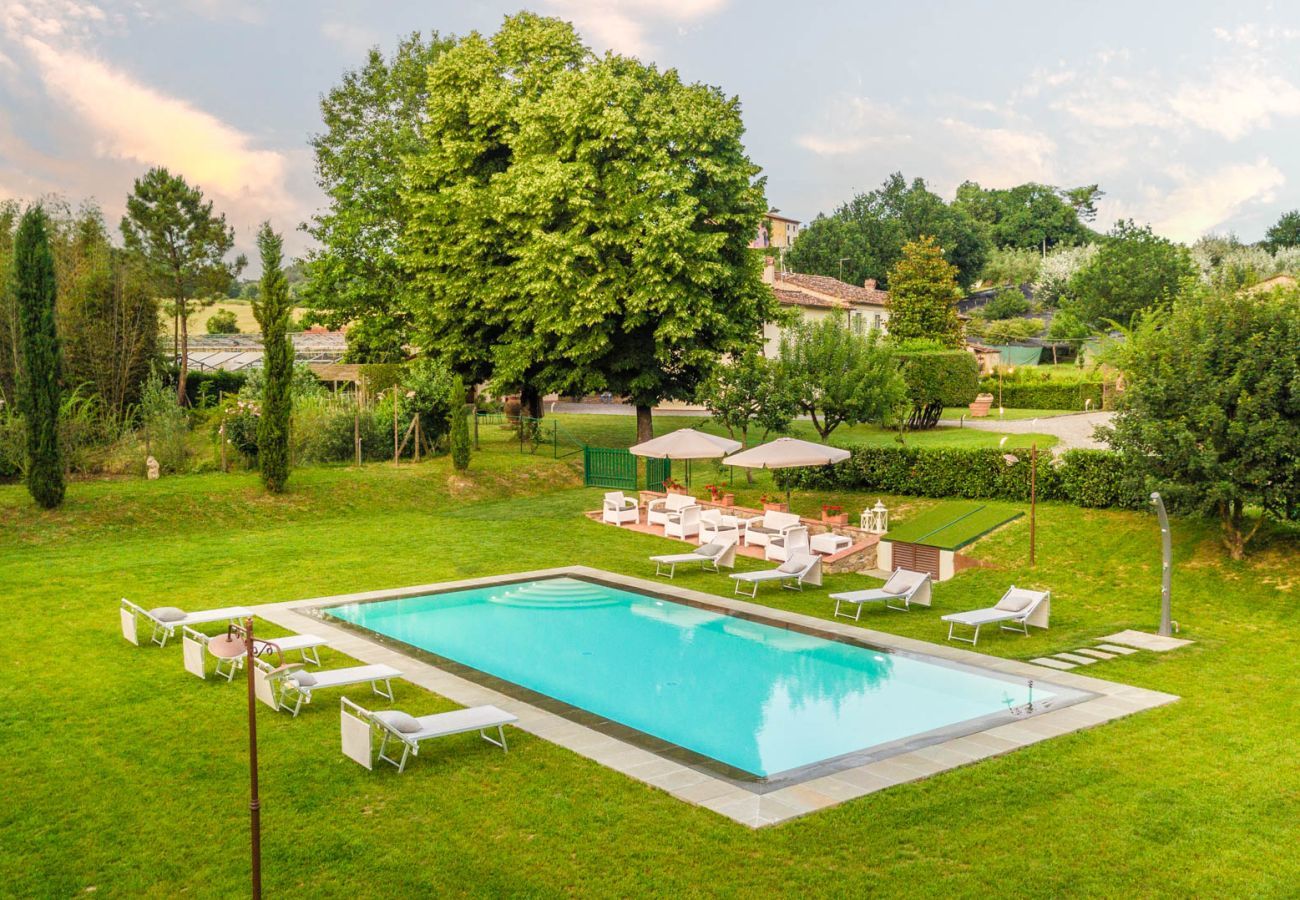 Villa a Gragnano - Villa Papari, Smart Convenient Farmhouse on the Lucca Hills