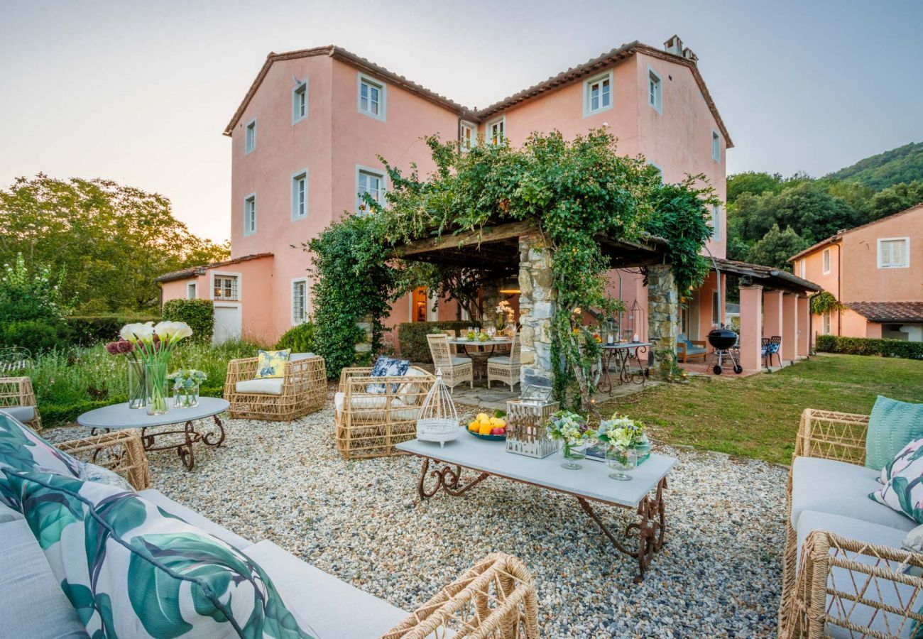 Villa a Lucca - Villa Francigena Luxury 10 bedroom Farmhouse Villa