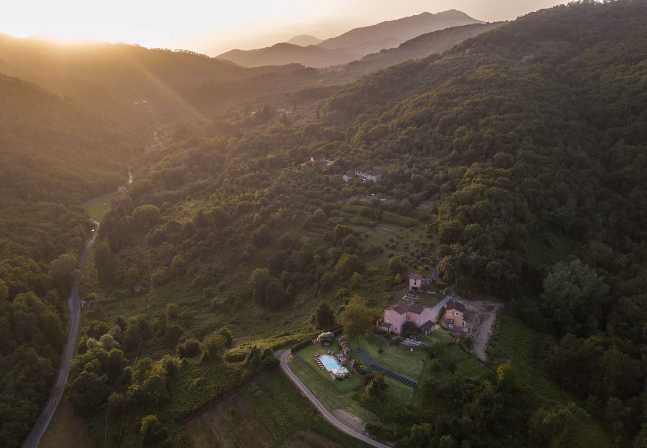 Villa a Lucca - Villa Francigena Luxury 10 bedroom Farmhouse Villa