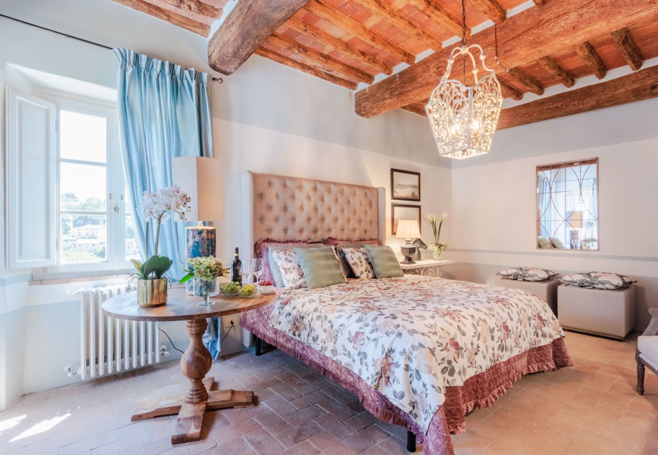 Villa a Lucca - Villa Francigena Luxury 10 bedroom Farmhouse Villa