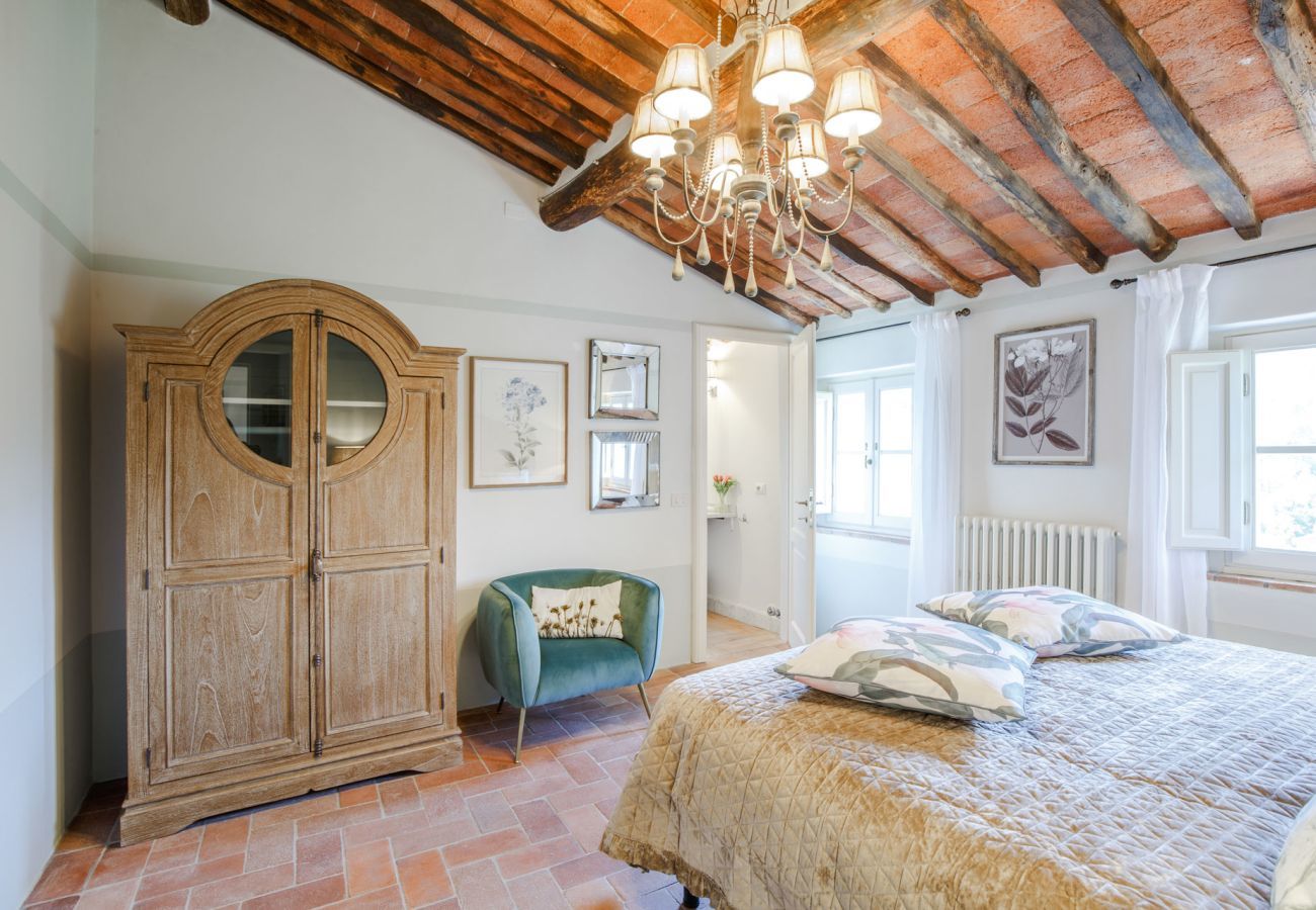 Villa a Lucca - Villa Francigena Luxury 10 bedroom Farmhouse Villa