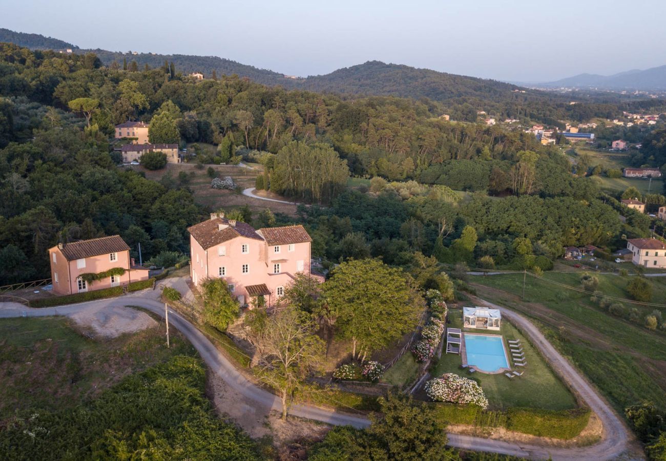 Villa a Lucca - Villa Francigena Luxury 10 bedroom Farmhouse Villa