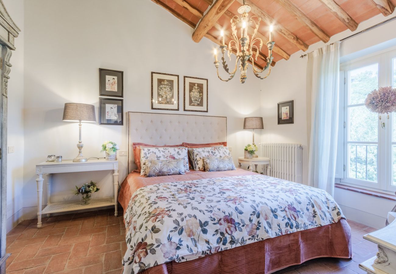 Villa a Lucca - Villa Francigena Luxury 10 bedroom Farmhouse Villa