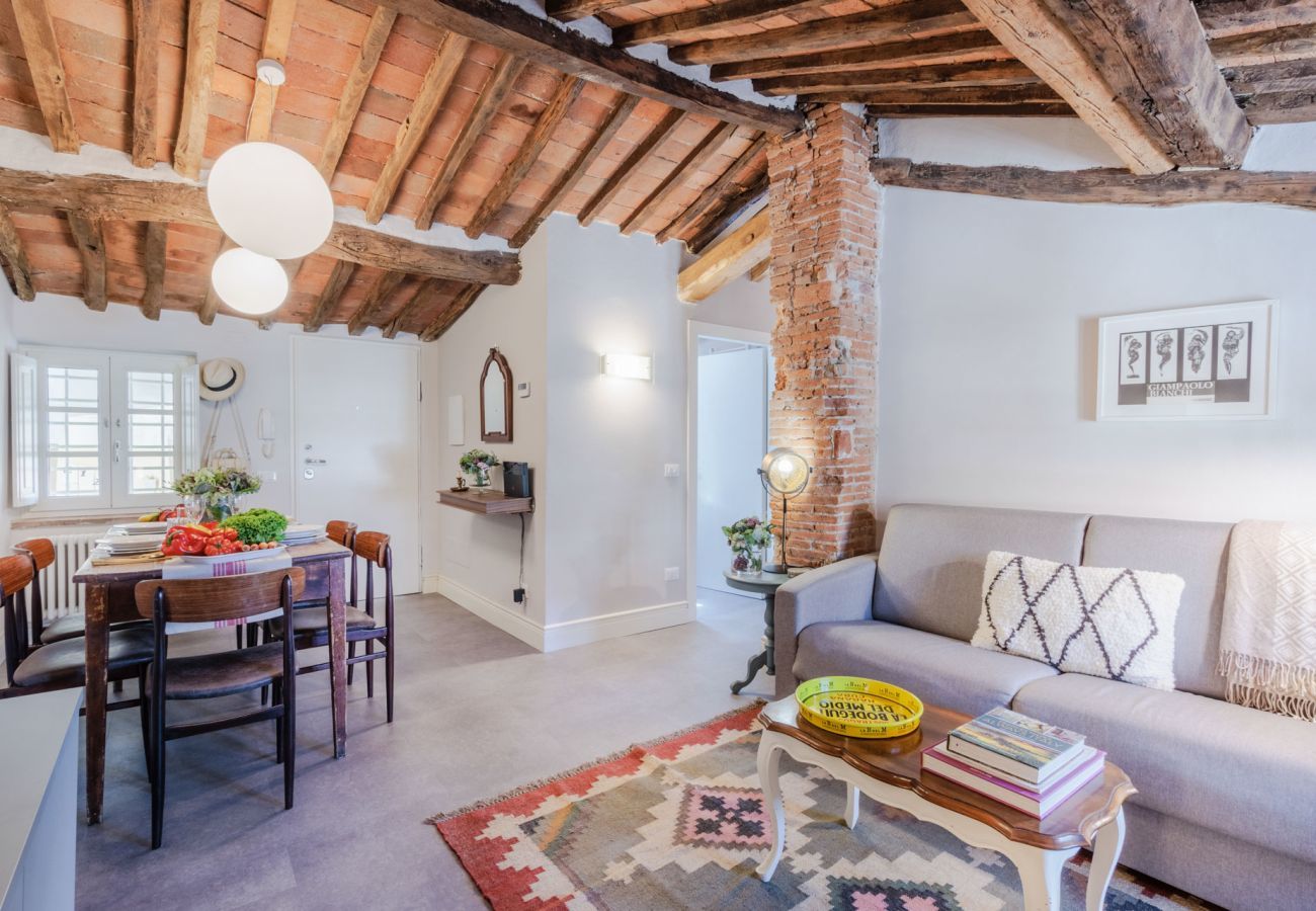 Appartamento a Lucca - Casa Ledesma, modern apartment for 4 guests with balcony inside the walls of Lucca