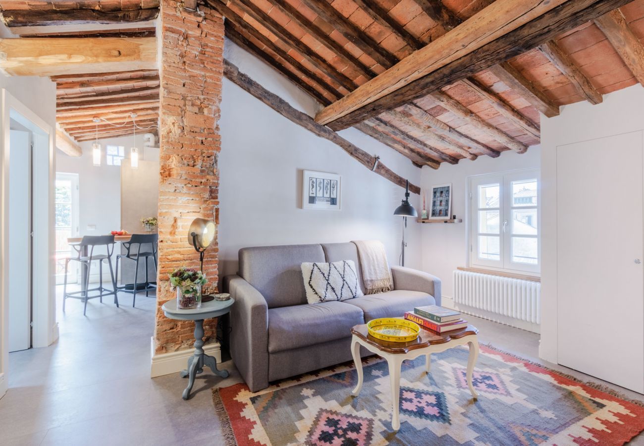 Appartamento a Lucca - Casa Ledesma, modern apartment for 4 guests with balcony inside the walls of Lucca