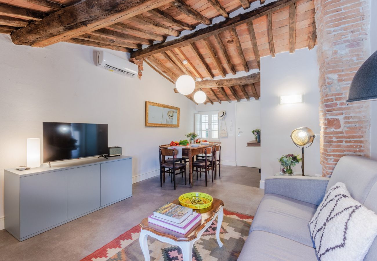 Appartamento a Lucca - Casa Ledesma, modern apartment for 4 guests with balcony inside the walls of Lucca