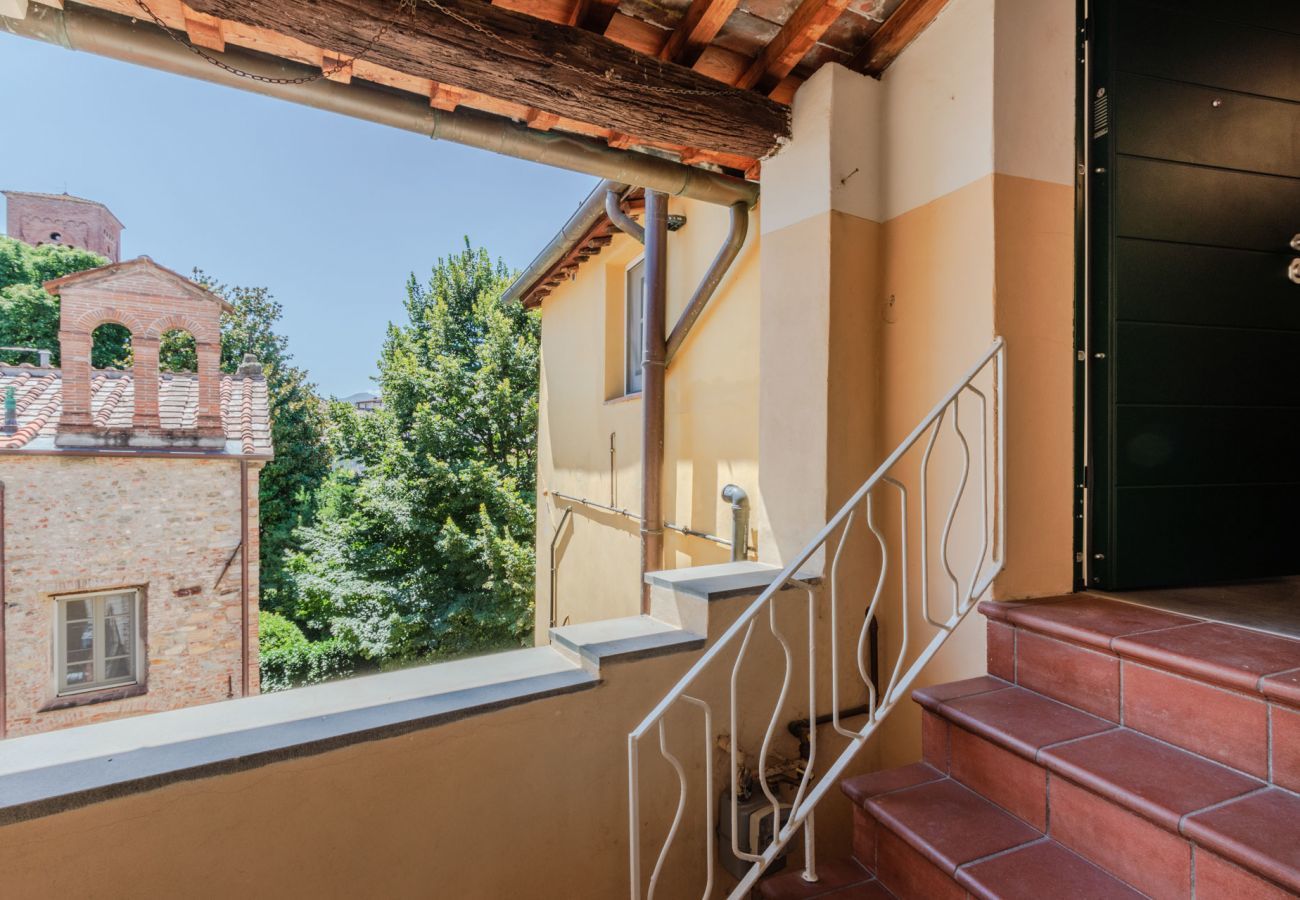 Appartamento a Lucca - Casa Ledesma, modern apartment for 4 guests with balcony inside the walls of Lucca