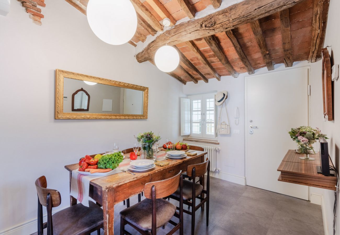 Appartamento a Lucca - Casa Ledesma, modern apartment for 4 guests with balcony inside the walls of Lucca