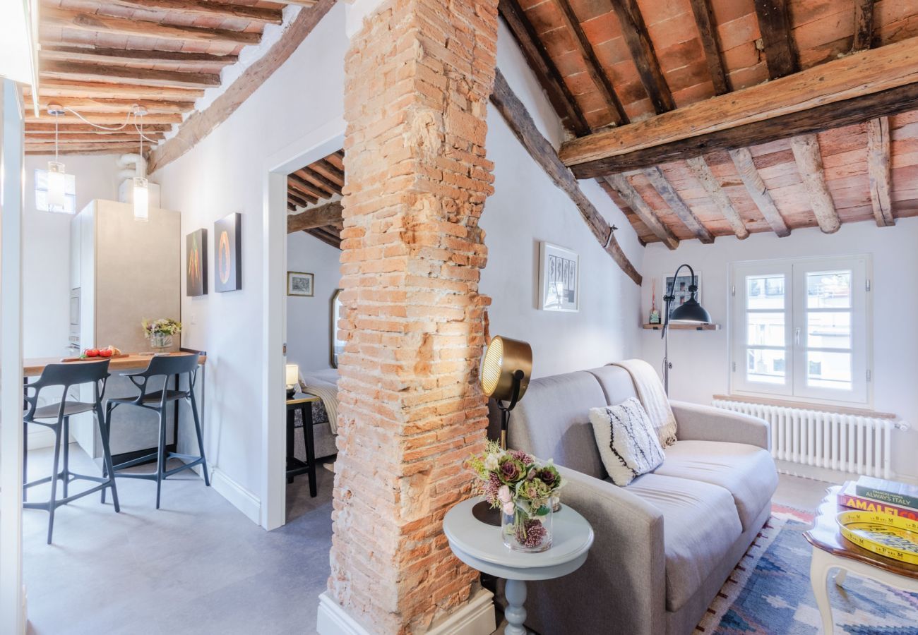 Appartamento a Lucca - Casa Ledesma, modern apartment for 4 guests with balcony inside the walls of Lucca