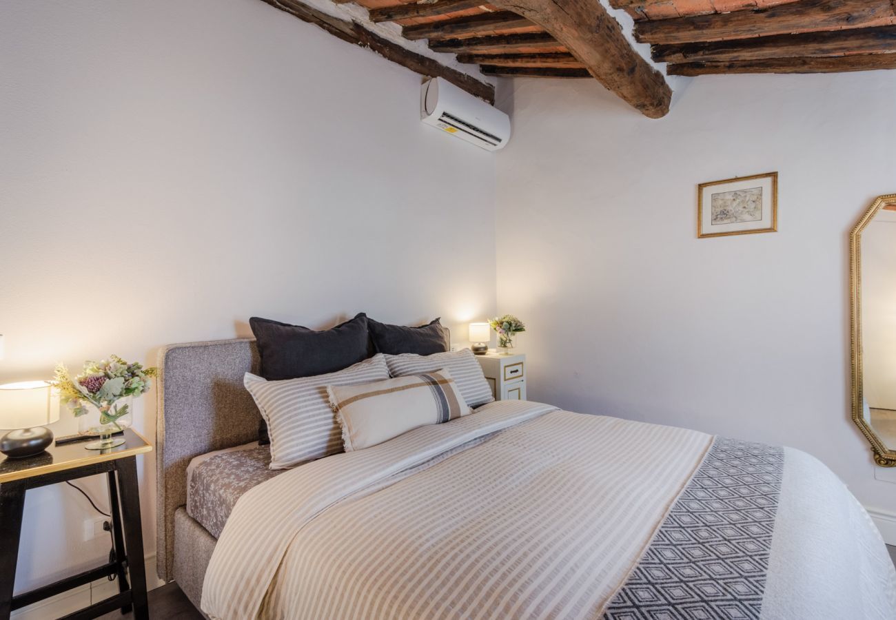 Appartamento a Lucca - Casa Ledesma, modern apartment for 4 guests with balcony inside the walls of Lucca