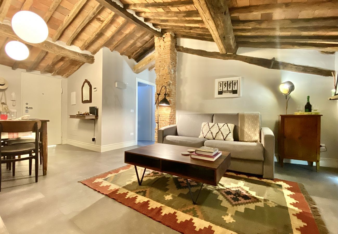 Appartamento a Lucca - Casa Ledesma, modern apartment for 4 guests with balcony inside the walls of Lucca