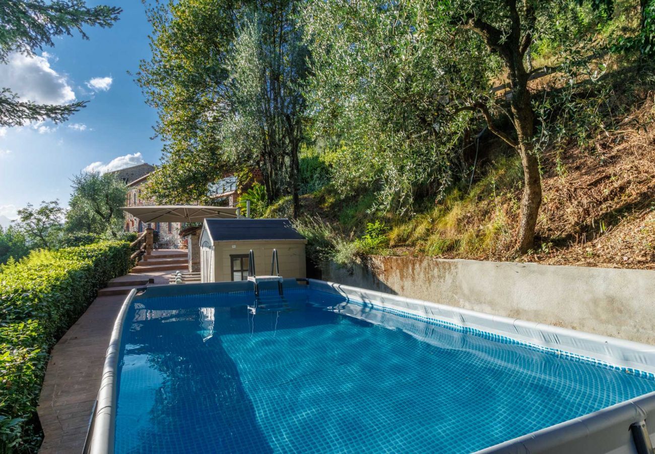 Villa a Lucca - Villa Alice, panoramic stone farmhouse to sleep 10 with pool in Lucca