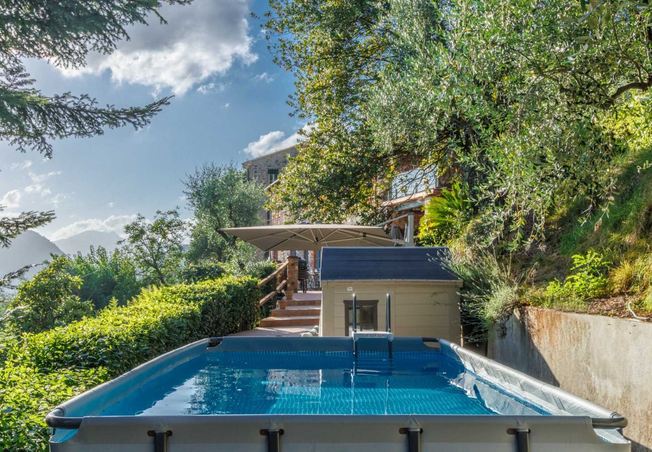 Villa a Lucca - Villa Alice, panoramic stone farmhouse to sleep 10 with pool in Lucca