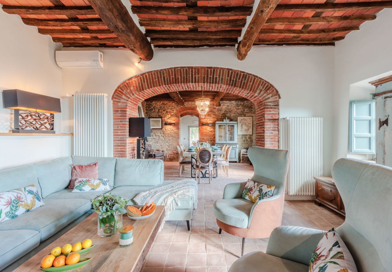 Villa a Lucca - Villa Alice, panoramic stone farmhouse to sleep 10 with pool in Lucca