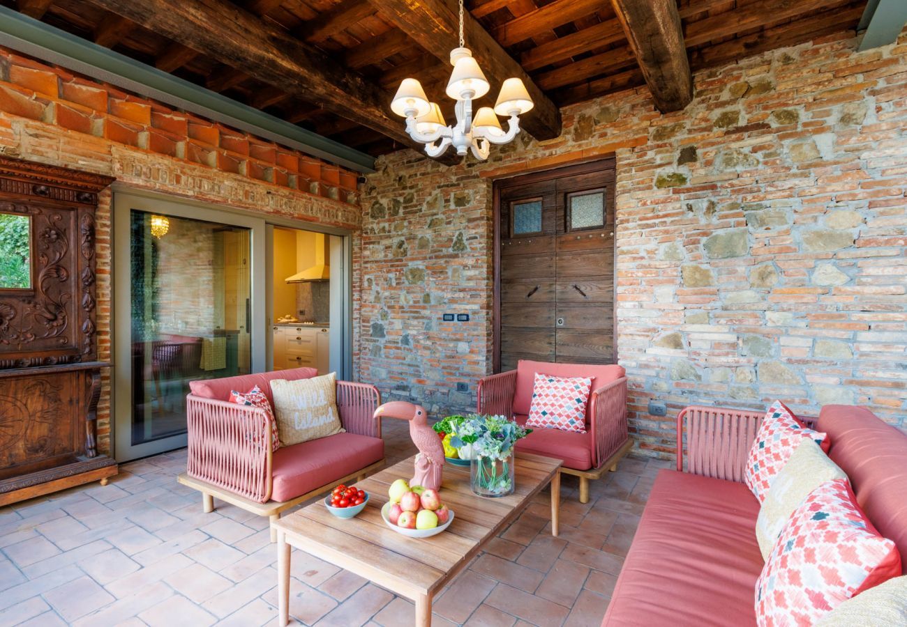 Villa a Lucca - Villa Alice, panoramic stone farmhouse to sleep 10 with pool in Lucca