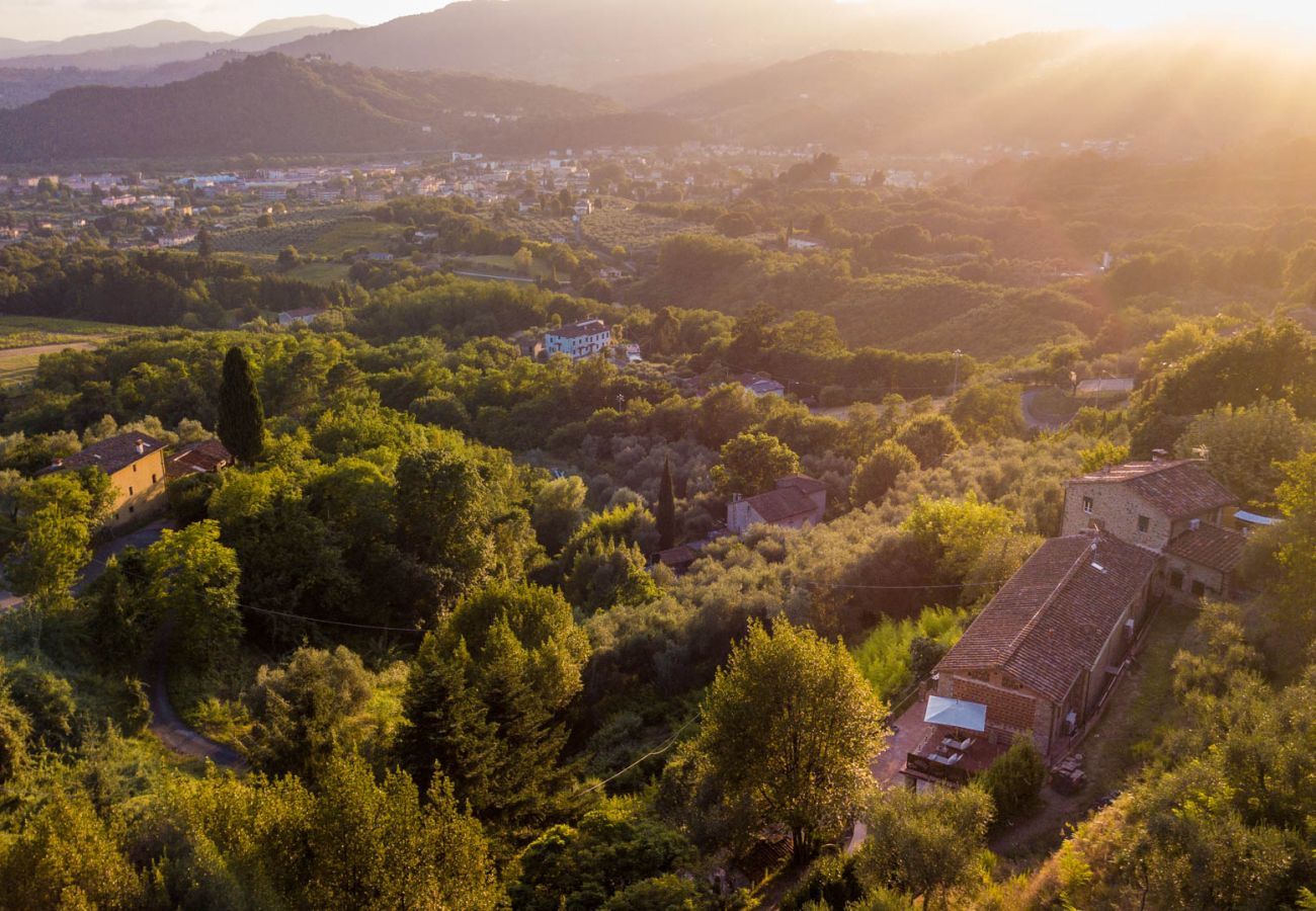 Villa a Lucca - Villa Alice, panoramic stone farmhouse to sleep 10 with pool in Lucca