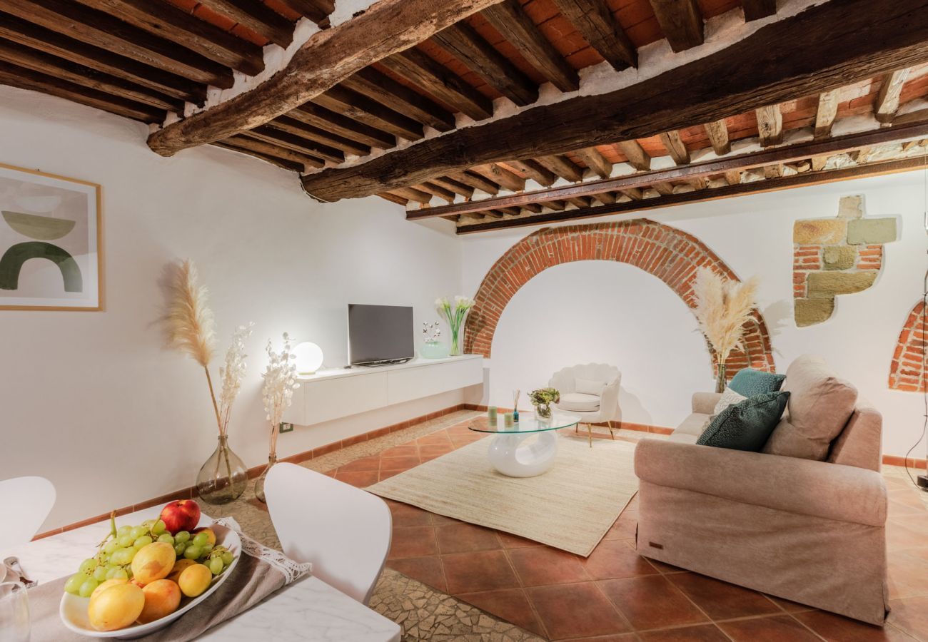 Appartamento a Lucca - Casa Al Dipinto, an Apartment with Garden