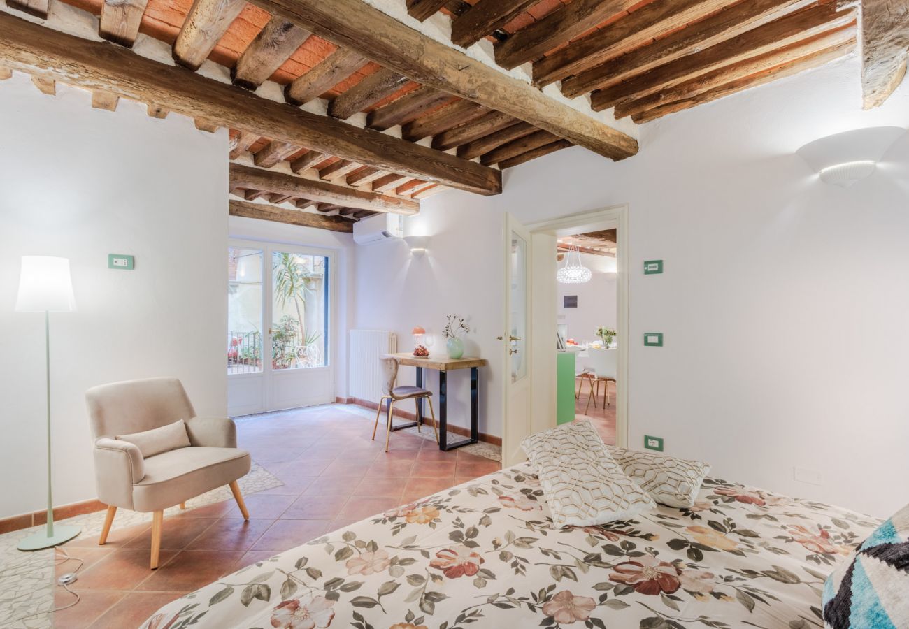 Appartamento a Lucca - Casa Al Dipinto, an Apartment with Garden