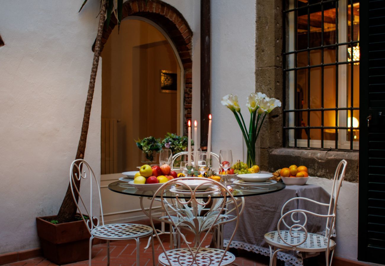 Appartamento a Lucca - Casa Al Dipinto, an Apartment with Garden