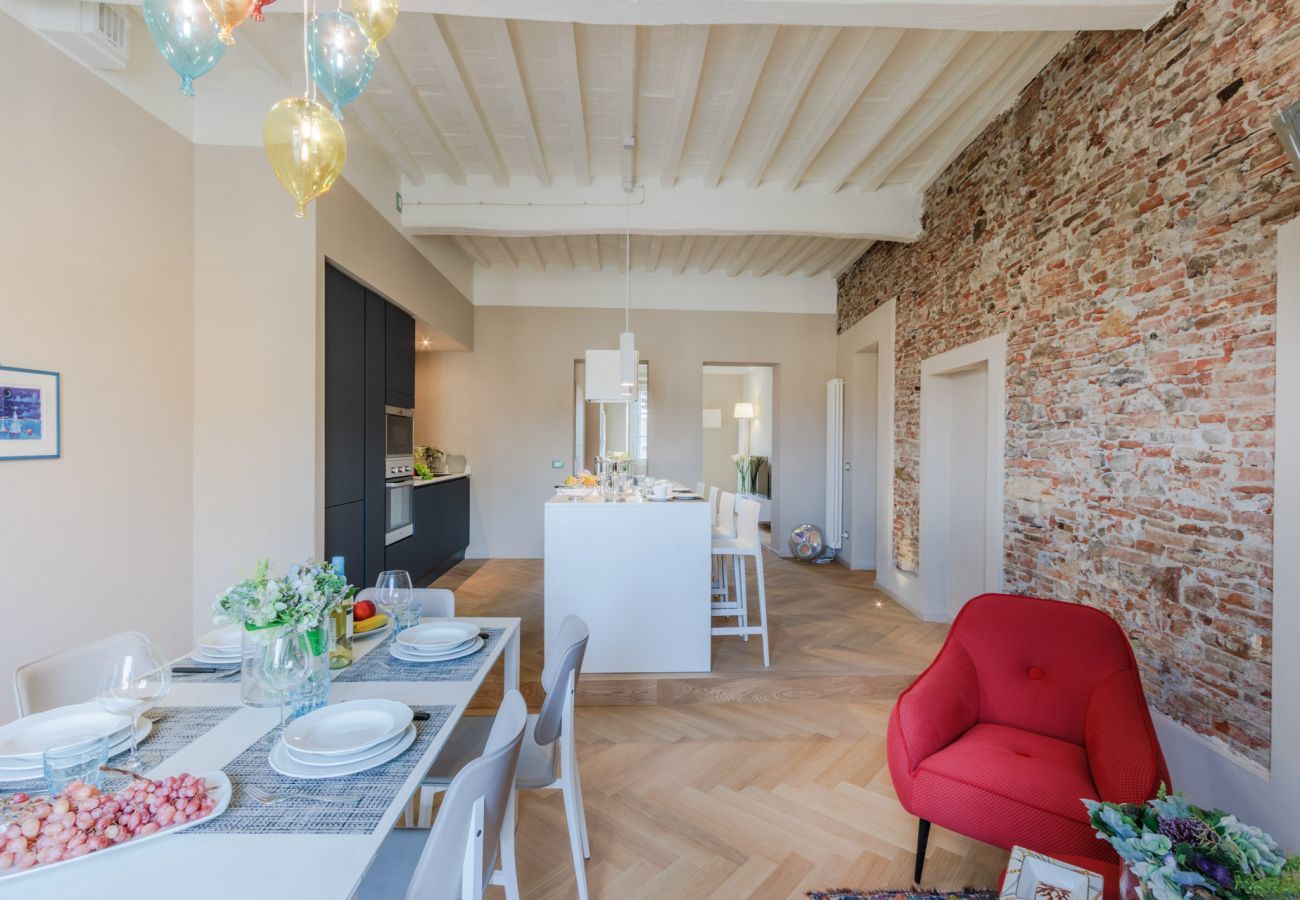 Appartamento a Lucca - Casa Pino 2 bedrooms 2 bathrooms contemporary apartment facing Piazza Anfiteatro