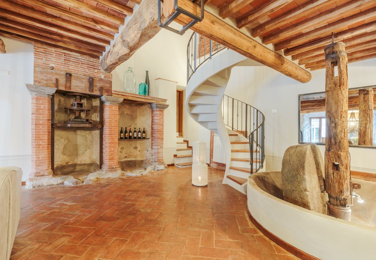 Villa a San Macario In Piano - The Tuscan Mill Farmhouse: Where Timeless Charm Meets Modern Tranquility