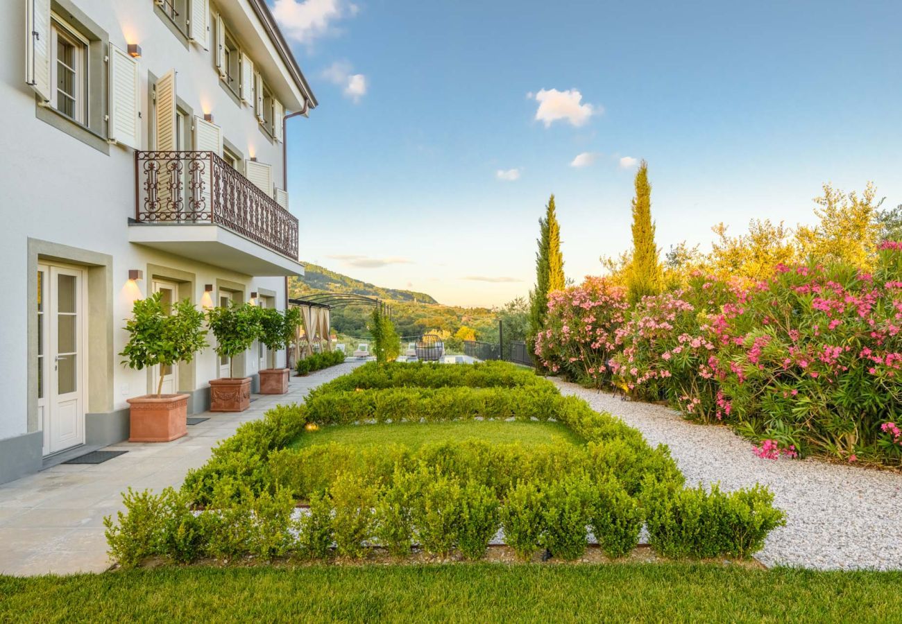 Villa a Segromigno in Monte - Luxury 7 Bedrooms Villa with Pool, SPA and Limitless Views