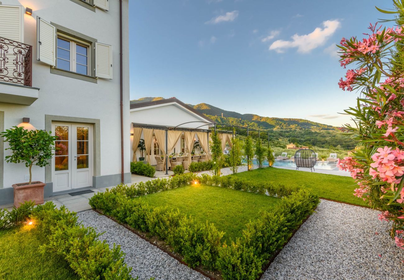 Villa a Segromigno in Monte - Luxury 7 Bedrooms Villa with Pool, SPA and Limitless Views