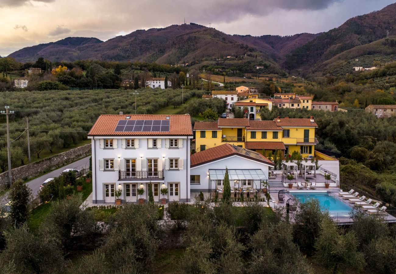 Villa a Segromigno in Monte - Luxury 7 Bedrooms Villa with Pool, SPA and Limitless Views