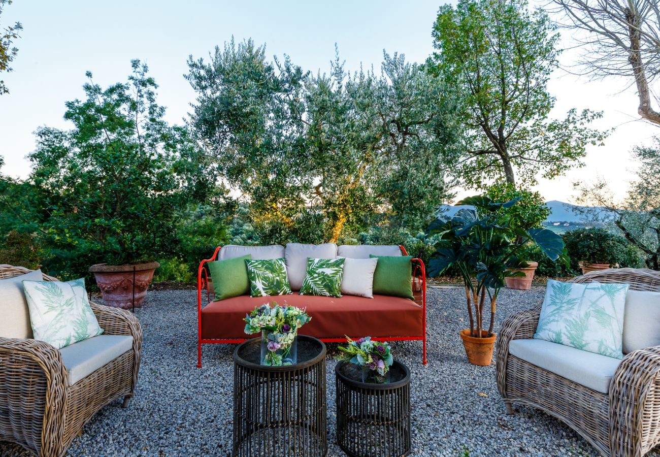 Villa a Lucca - Villa Amore, a Romantic Hilltop Farmhouse in Lucca