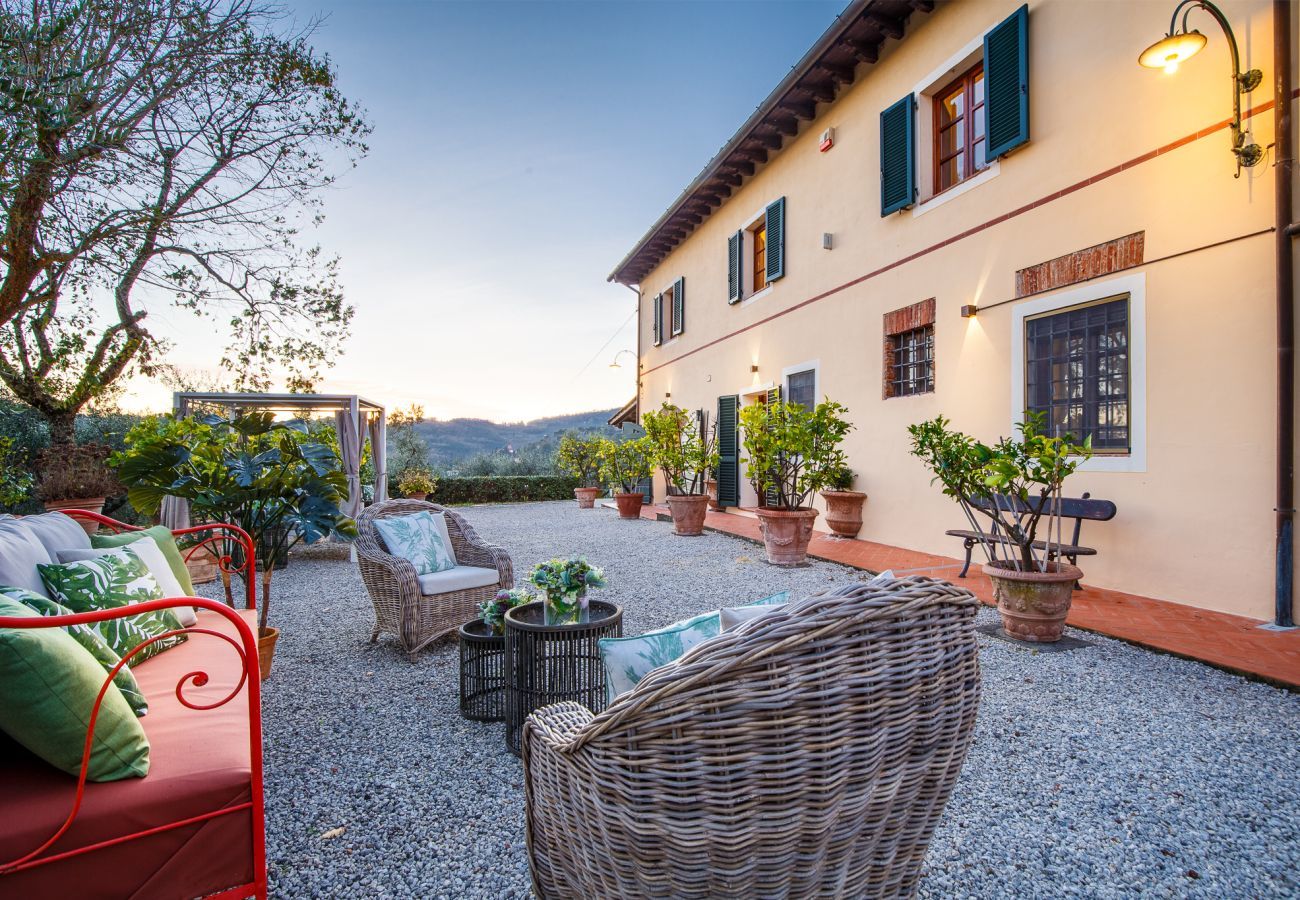 Villa a Lucca - Villa Amore, a Romantic Hilltop Farmhouse in Lucca