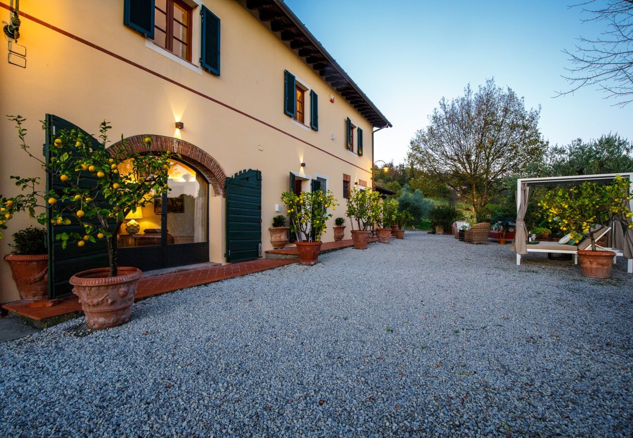 Villa a Lucca - Villa Amore, a Romantic Hilltop Farmhouse in Lucca