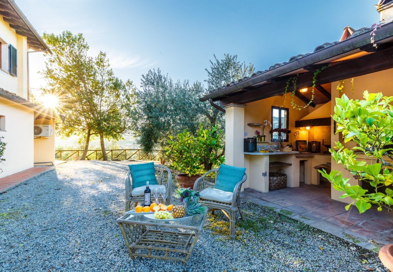 Villa a Lucca - Villa Amore, a Romantic Hilltop Farmhouse in Lucca