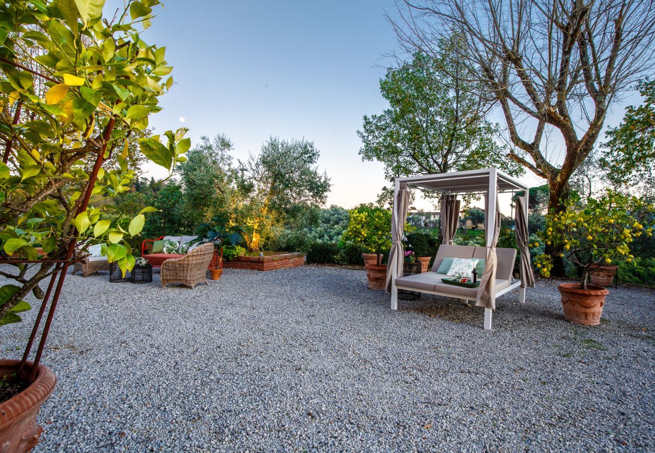 Villa a Lucca - Villa Amore, a Romantic Hilltop Farmhouse in Lucca