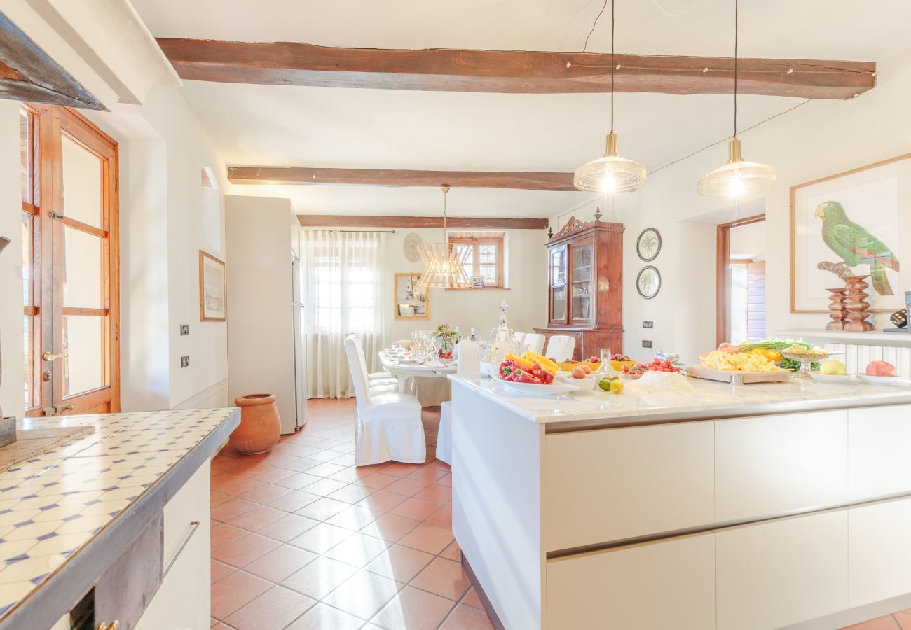 Villa a Lucca - Villa Amore, a Romantic Hilltop Farmhouse in Lucca