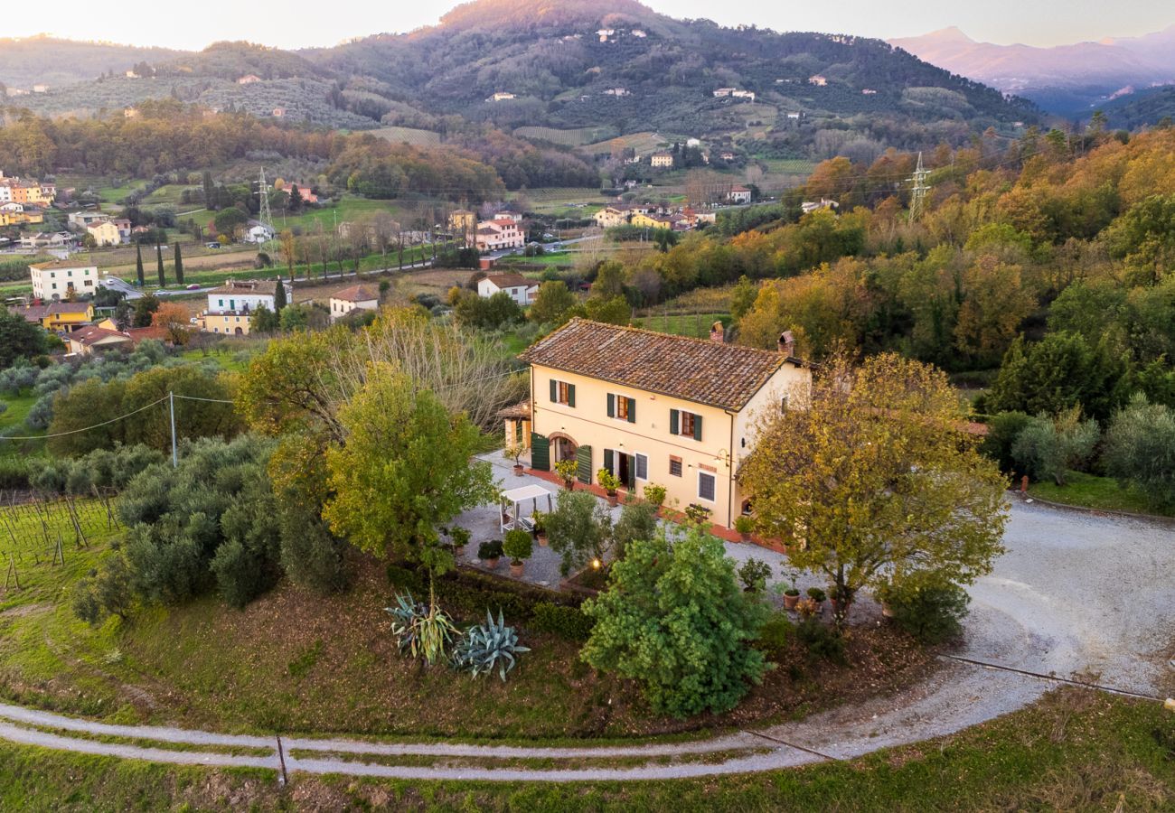 Villa a Lucca - Villa Amore, a Romantic Hilltop Farmhouse in Lucca