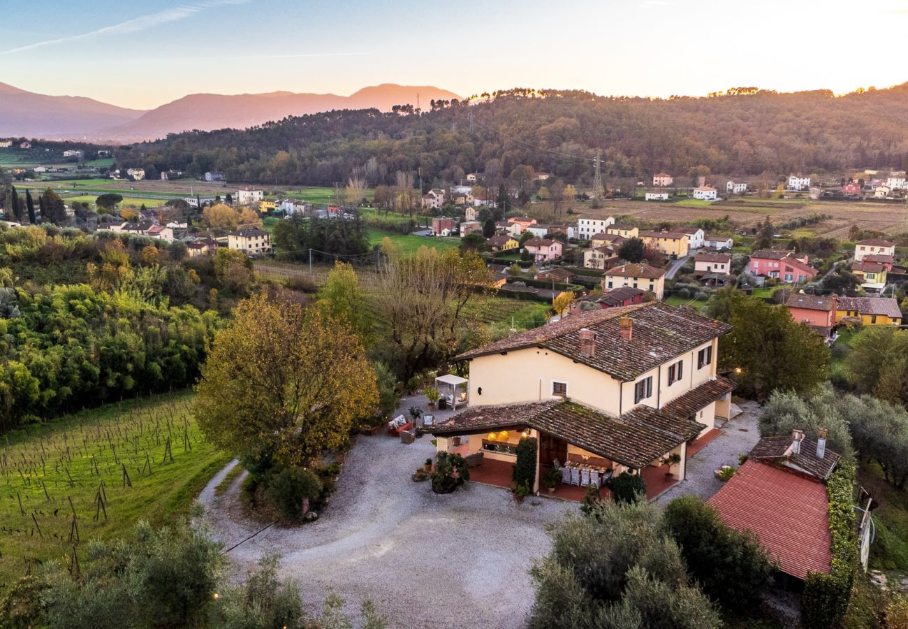 Villa a Lucca - Villa Amore, a Romantic Hilltop Farmhouse in Lucca