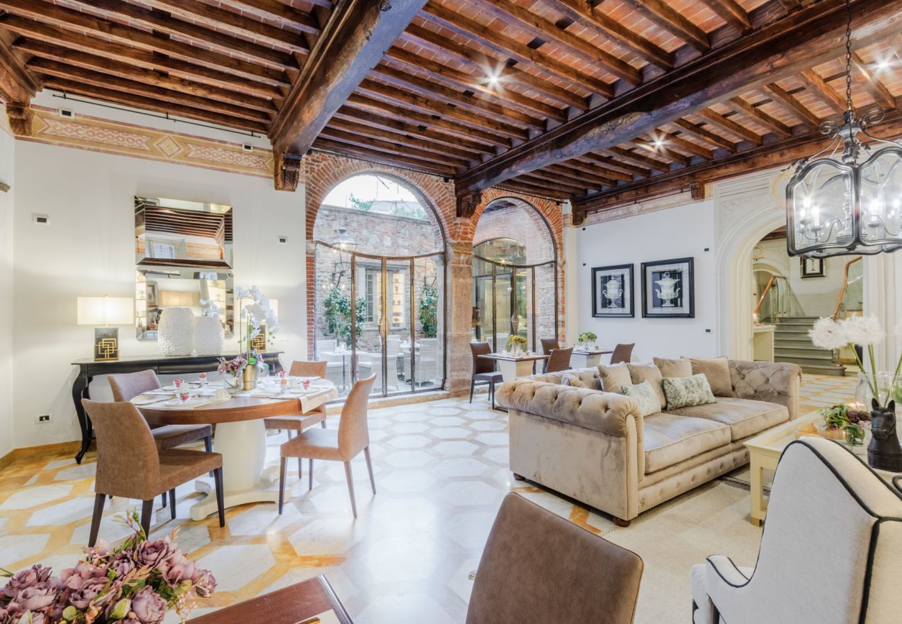 Appartamento a Lucca - The Lucca Heritage Retreat, a Spacious Home with Outdoor inside the Walls of Lucca