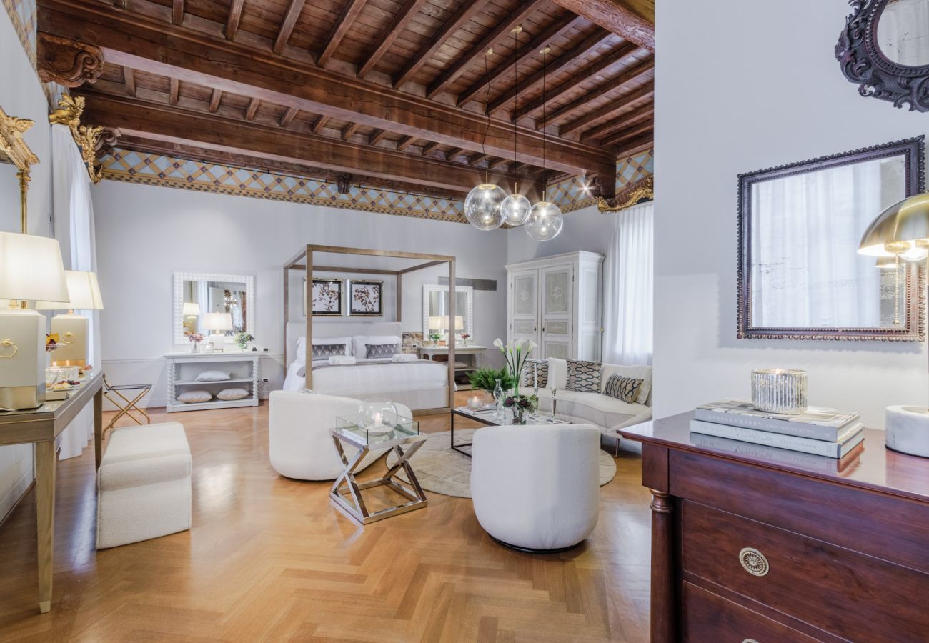 Appartamento a Lucca - The Lucca Heritage Retreat, a Spacious Home with Outdoor inside the Walls of Lucca