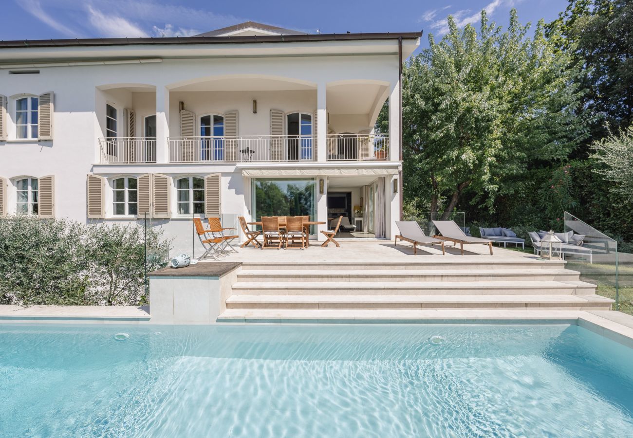 Villa a Lucca - Villa Ivona Modern Luxury Classic Villa with Private Pool and panoramic views in 3 kms from Lucca Walls