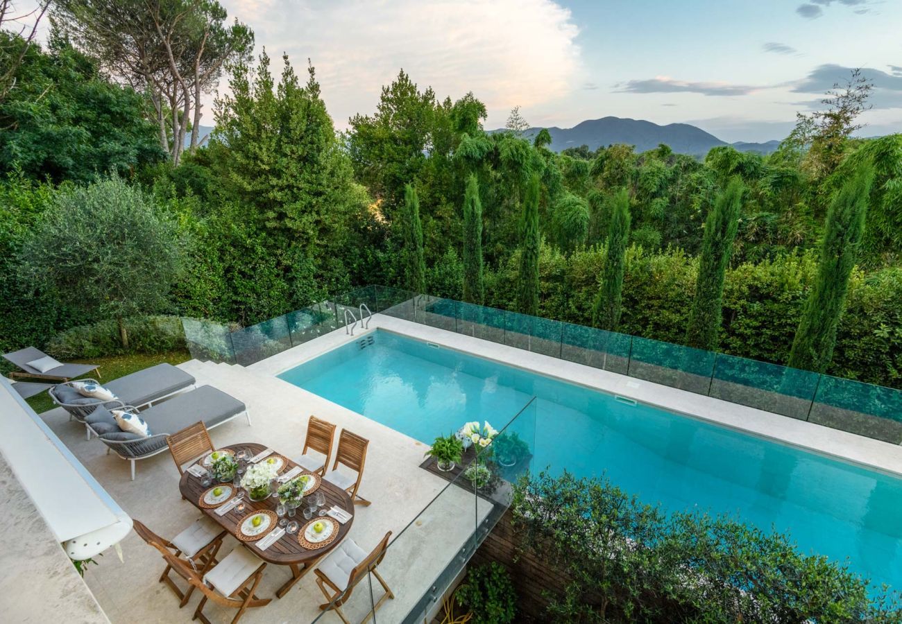 Villa a Lucca - Villa Ivona Modern Luxury Classic Villa with Private Pool and panoramic views in 3 kms from Lucca Walls