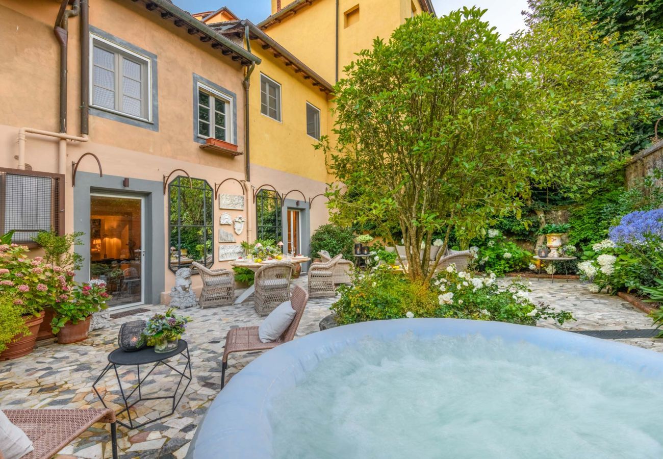 Appartamento a Lucca - Luxury Home, Private Garden and Jacuzzi inside Lucca