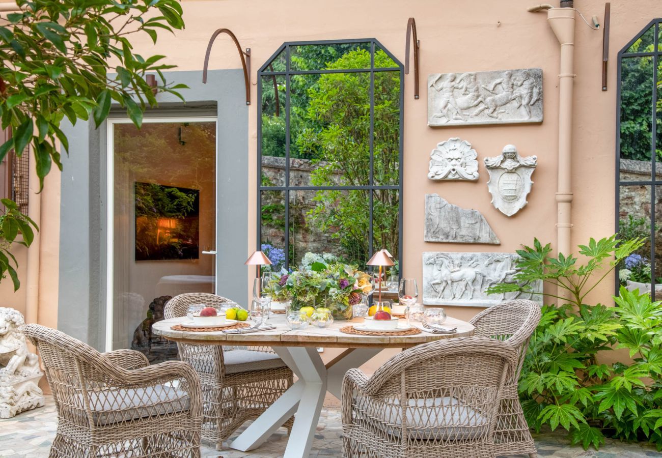 Appartamento a Lucca - Luxury Home, Private Garden and Jacuzzi inside Lucca