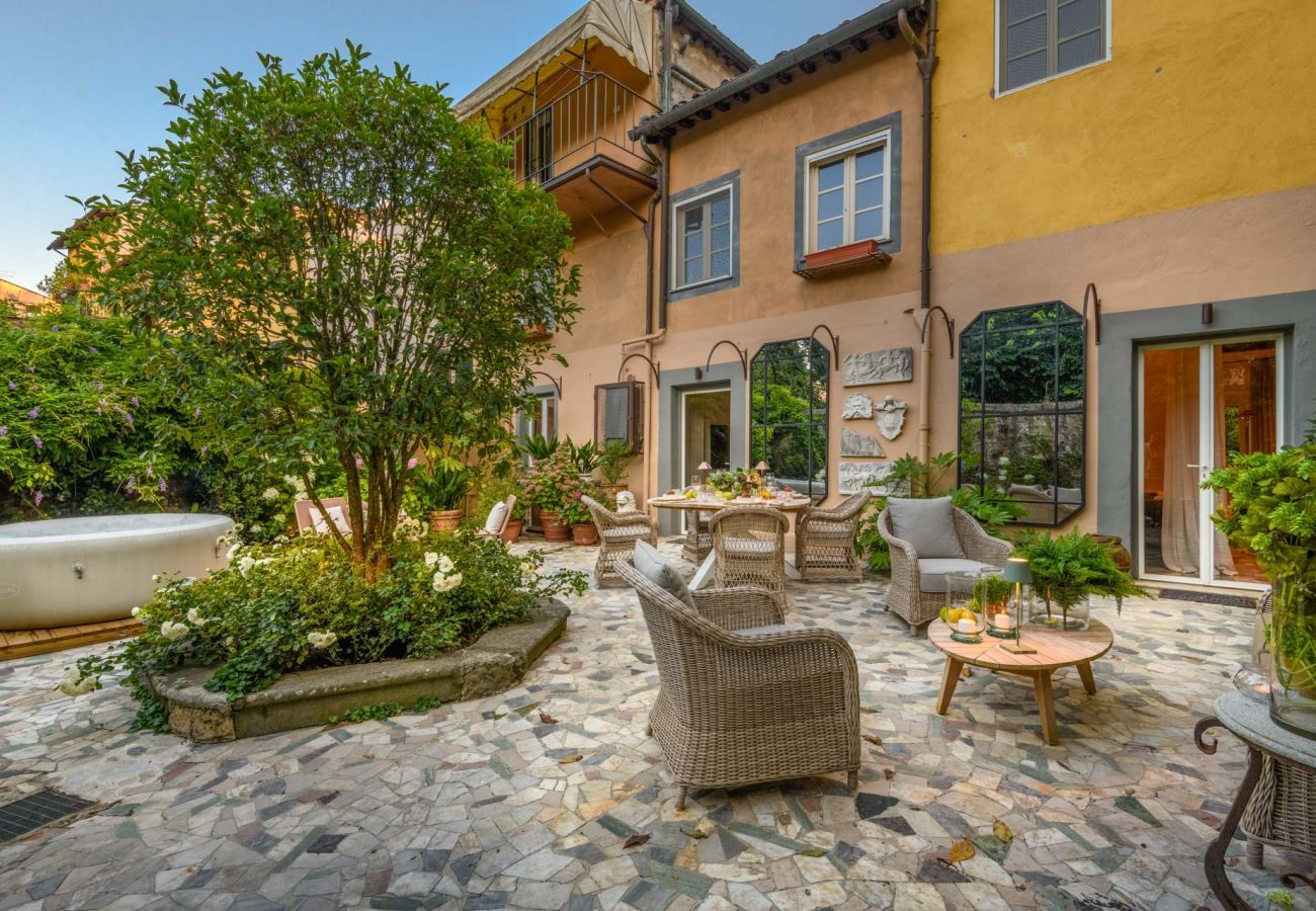 Appartamento a Lucca - Luxury Home Private Garden and Jacuzzi inside the Walls of Lucca