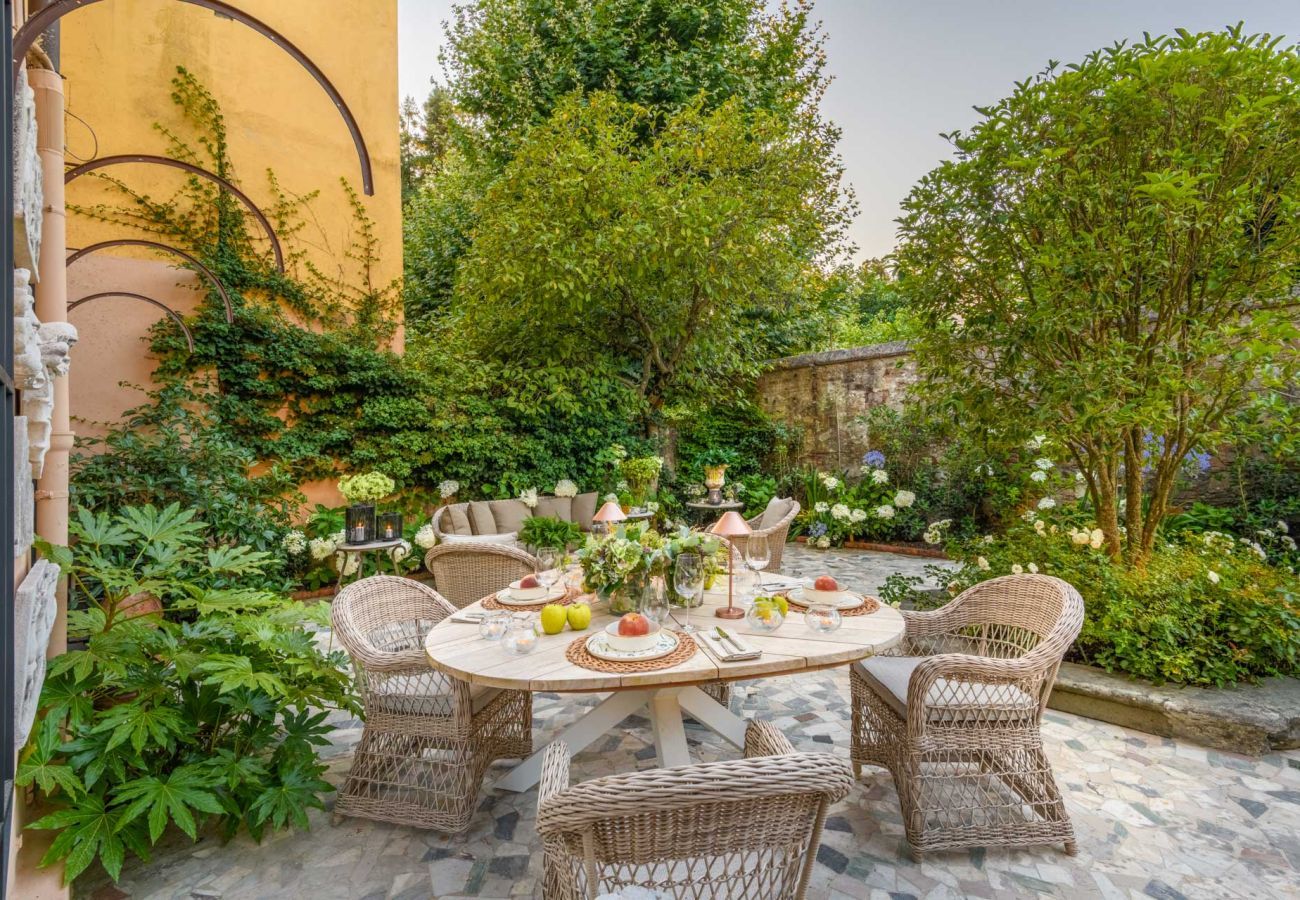 Appartamento a Lucca - Luxury Home, Private Garden and Jacuzzi inside Lucca