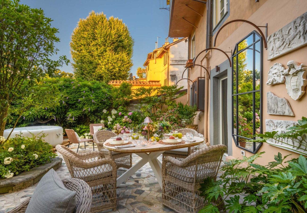 Appartamento a Lucca - Luxury Home Private Garden and Jacuzzi inside the Walls of Lucca