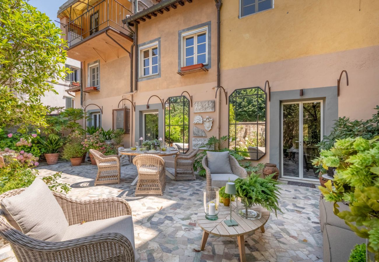 Appartamento a Lucca - Luxury Home, Private Garden and Jacuzzi inside Lucca